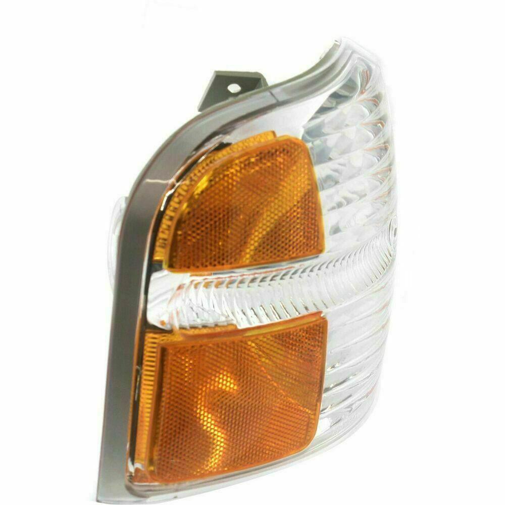 2002-2004 Ford Explorer Limited Side Marker Lamp Passenger Side To 12/22/03 , FO2521167. Angle view for visual reference.