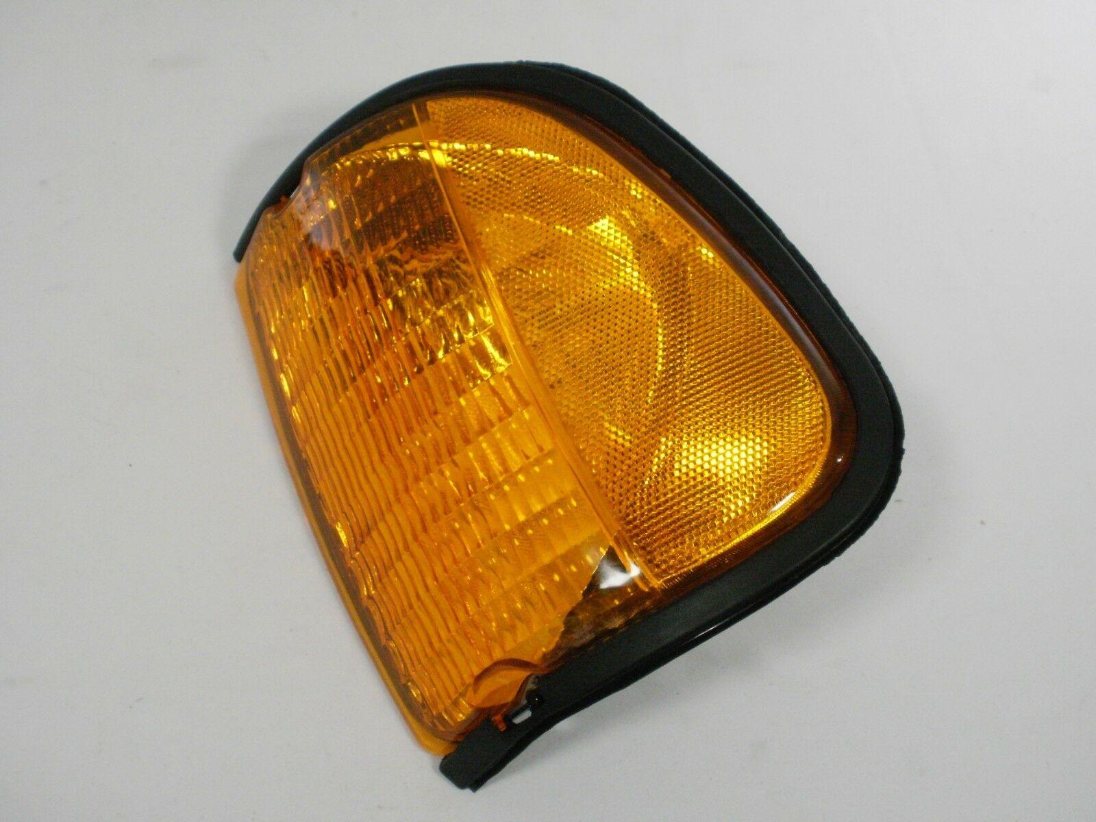 2003-2007 Ford Van Ford Econoline Side Marker Lamp Passenger Side Amber , FO2521176. Professional-grade auto body part.