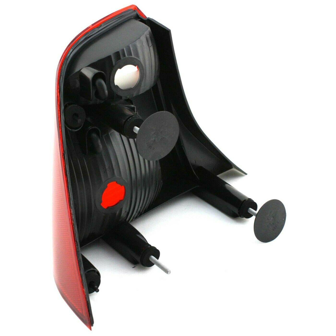2005-2007 Ford Focus Tail Lamp Passenger Side Sdn , FO2801188. Perfect fit and finish.