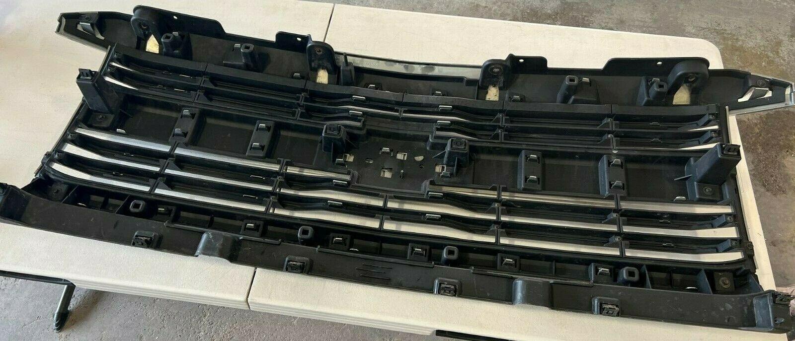 2015-2017 Chevrolet Silverado 3500 Grille , GM1200700. Angle view for visual reference.