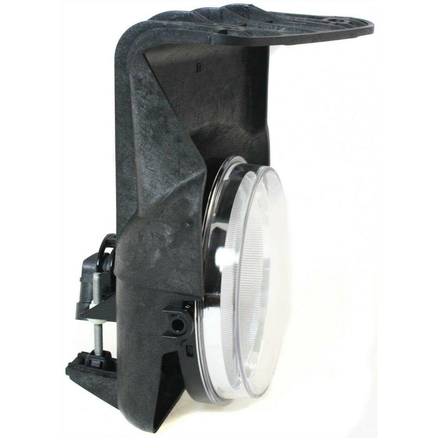 2005-2006 Gmc Sierra 1500 Fog Lamp Front Passenger Side Classic , GM2593154. Installed view for reference.