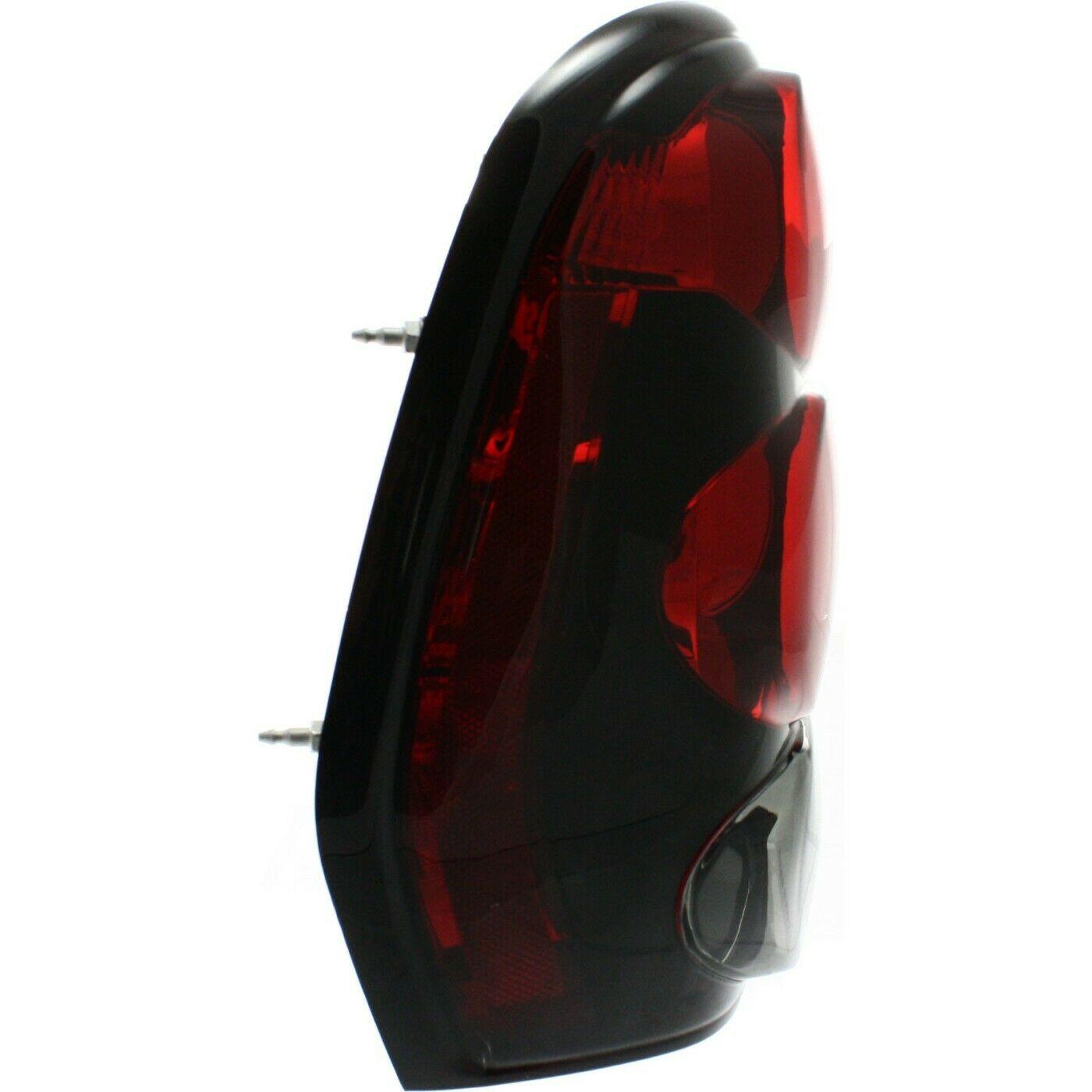 2002-2009 Chevrolet Trailblazer Tail Lamp Driver Side , GM2800150. Angle view for visual reference.