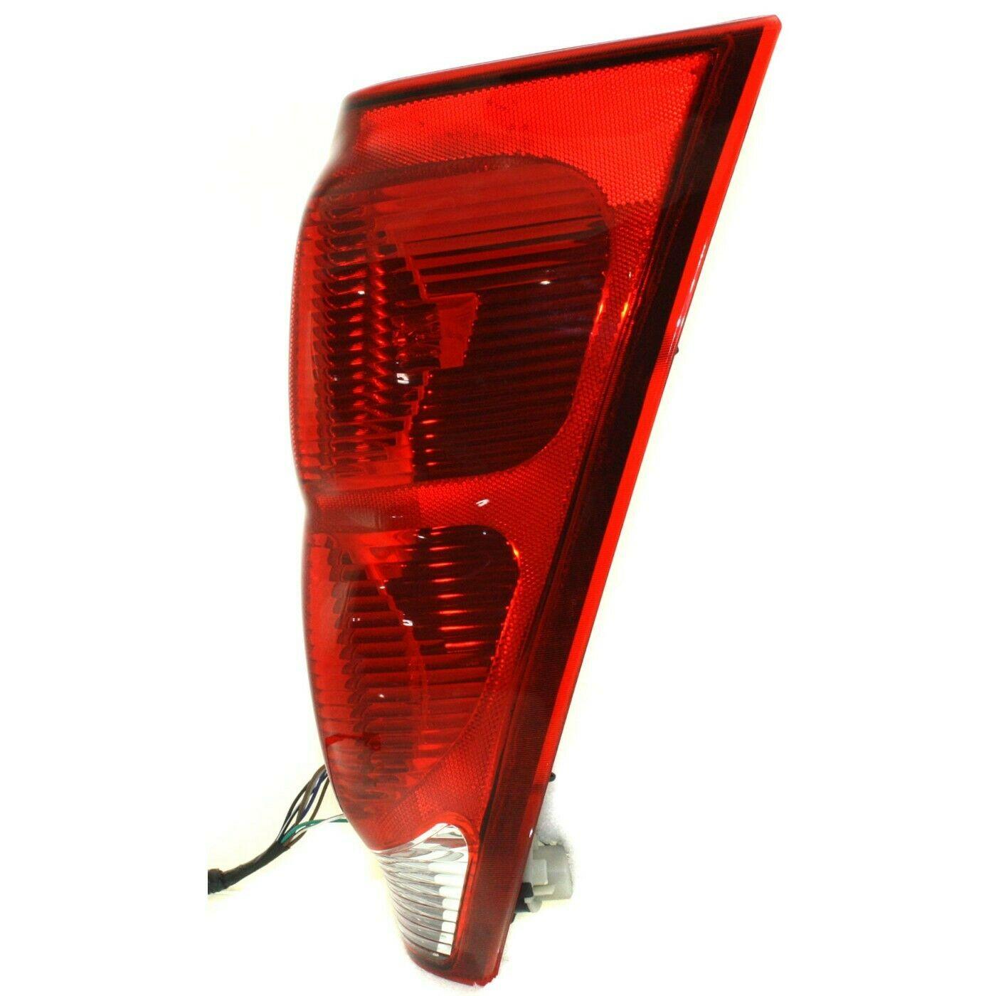 2002-2006 Chevrolet Avalanche Tail Lamp Passenger Side , GM2801153. Factory-style replacement part.
