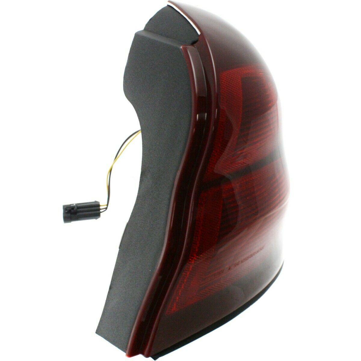 2004-2008 Pontiac Grand Prix Tail Lamp Passenger Side , GM2801176. Factory-style replacement part.