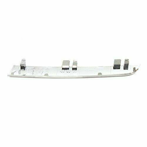 2005-2007 Honda Odyssey Grille Moulding Center Upper Passenger Side Chrome , HO1213105. Angle view for visual reference.