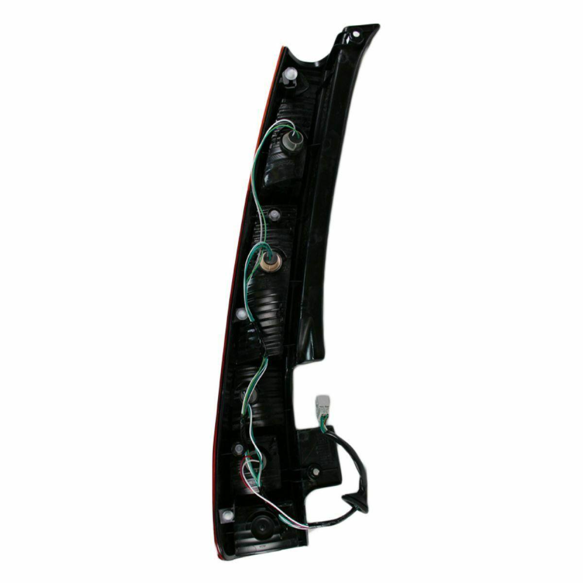 2002-2004 Honda CRV Tail Lamp Passenger Side , HO2819126. Professional-grade auto body part.