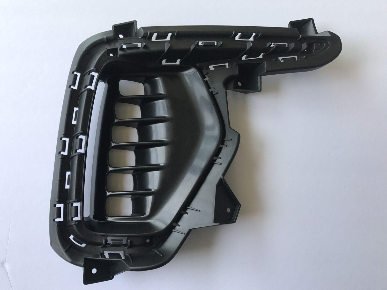 2017-2018 Hyundai Santa Fe XL Fog Lamp Cover Front Passenger Side Black , HY1039132. OEM-quality exterior component.
