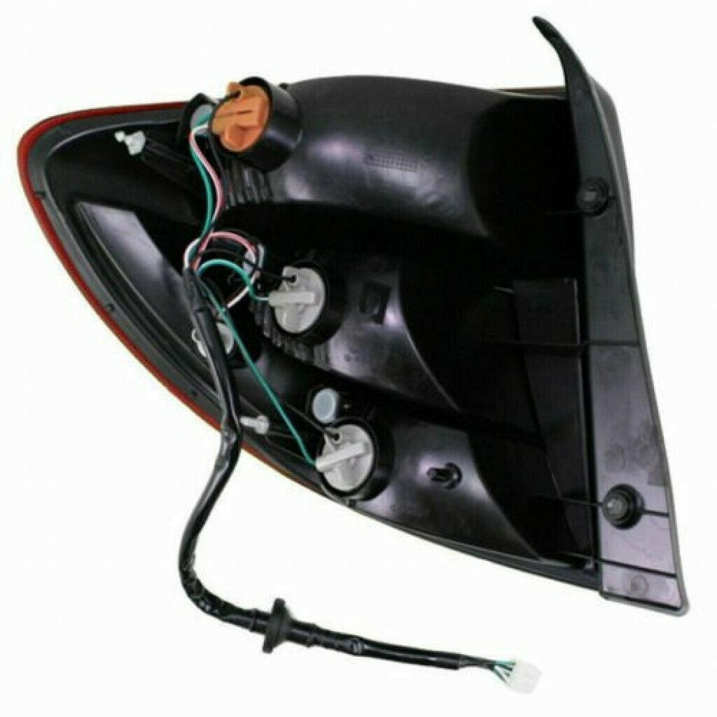 2002 Kia Rio Cinco Tail Lamp Passenger Side To Oct 01 , KI2801112. Exact fit for vehicle restoration.