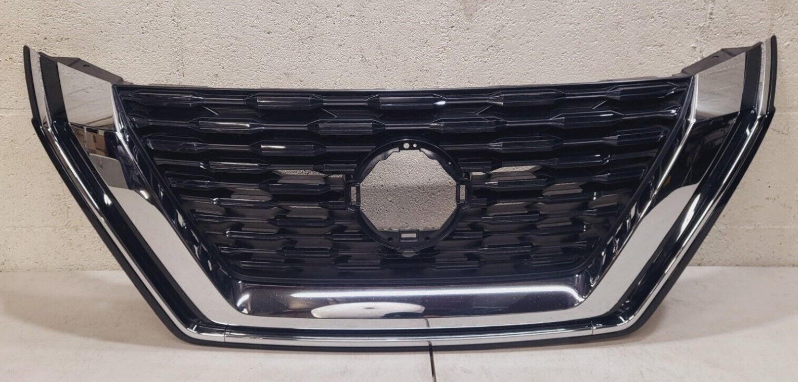 2021-2023 Nissan Rogue Grille Front Gloss Black , NI1200322. Installed view for reference.