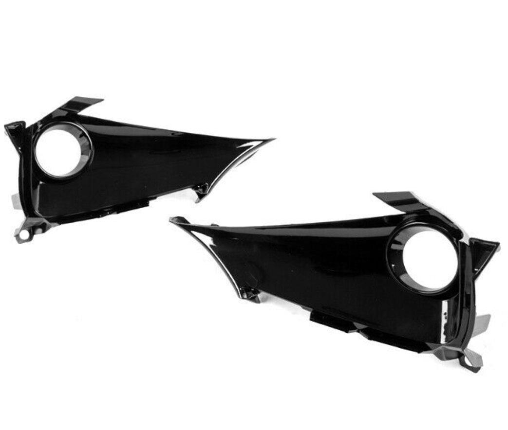 2019-2022 Toyota Corolla Hatchback Fog Lamp Bezel Front Passenger Side Bright Black , TO1039231. Angle view for visual reference.