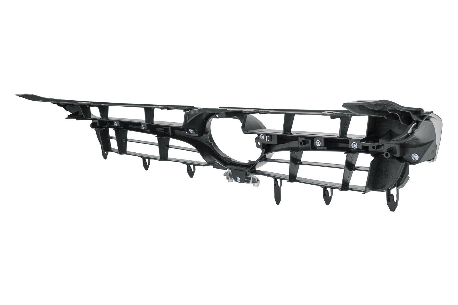 2015-2016 Toyota Camry Hybrid Grille Black With Smoked Chrome Moulding Se , TO1200388. Installed view for reference.