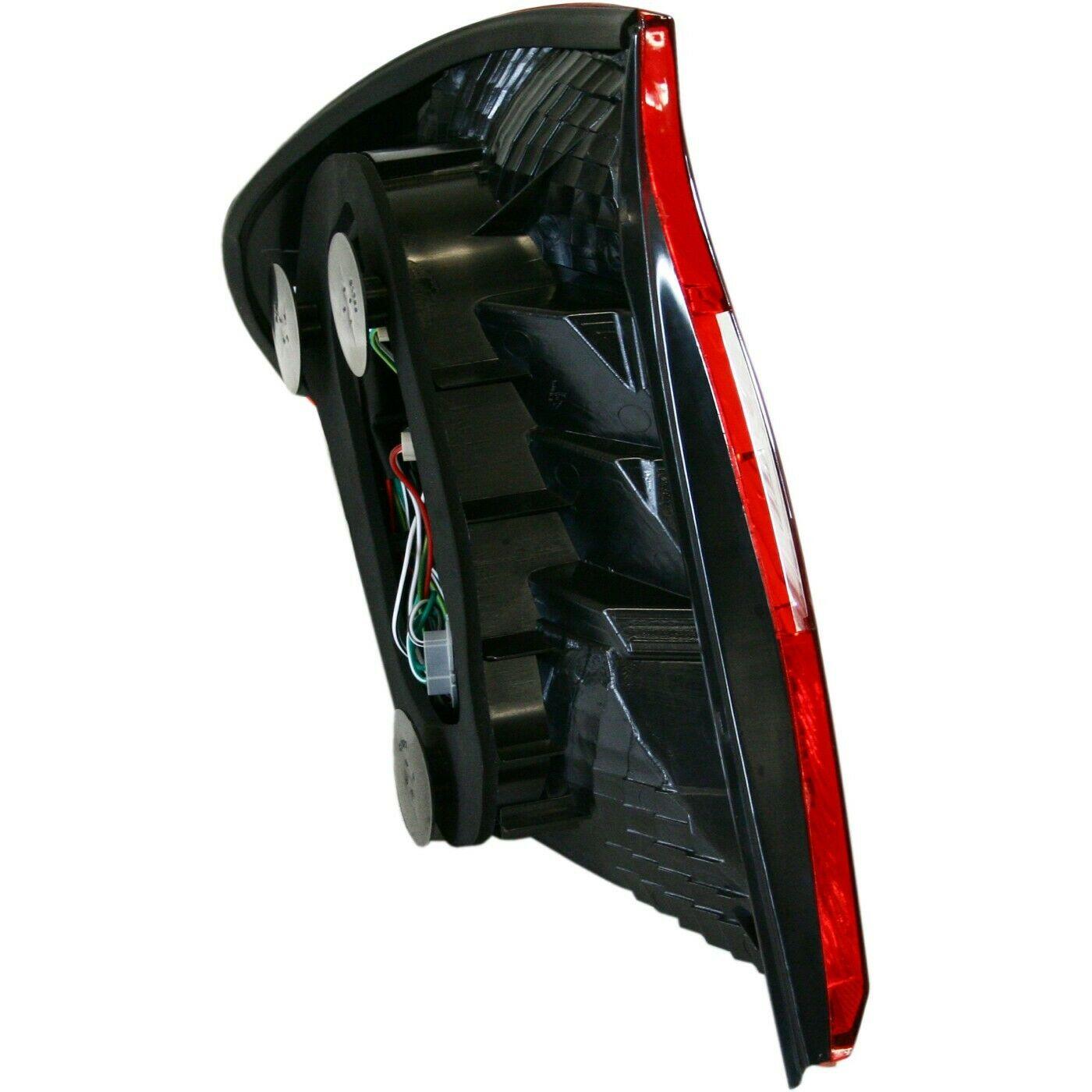 2002-2004 Toyota Camry Tail Lamp Passenger Side Le-Xle-Se Model , TO2801143. OEM-style replacement.