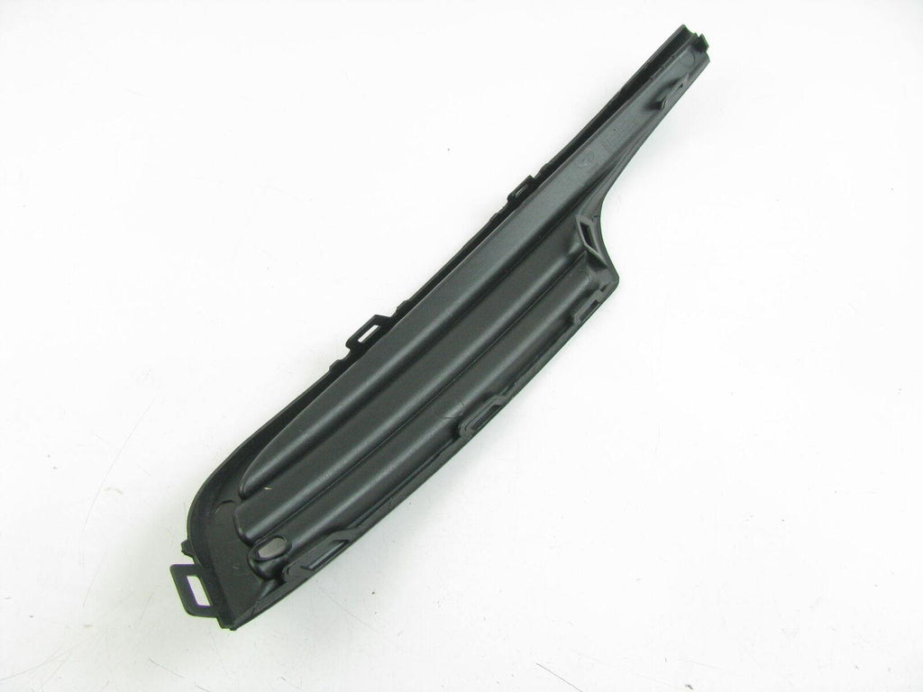 2015-2017 Volkswagen Golf Hatchback Grille Passenger Side Outer Without Chrome Strip , VW1039139. Direct fit for easy installation.