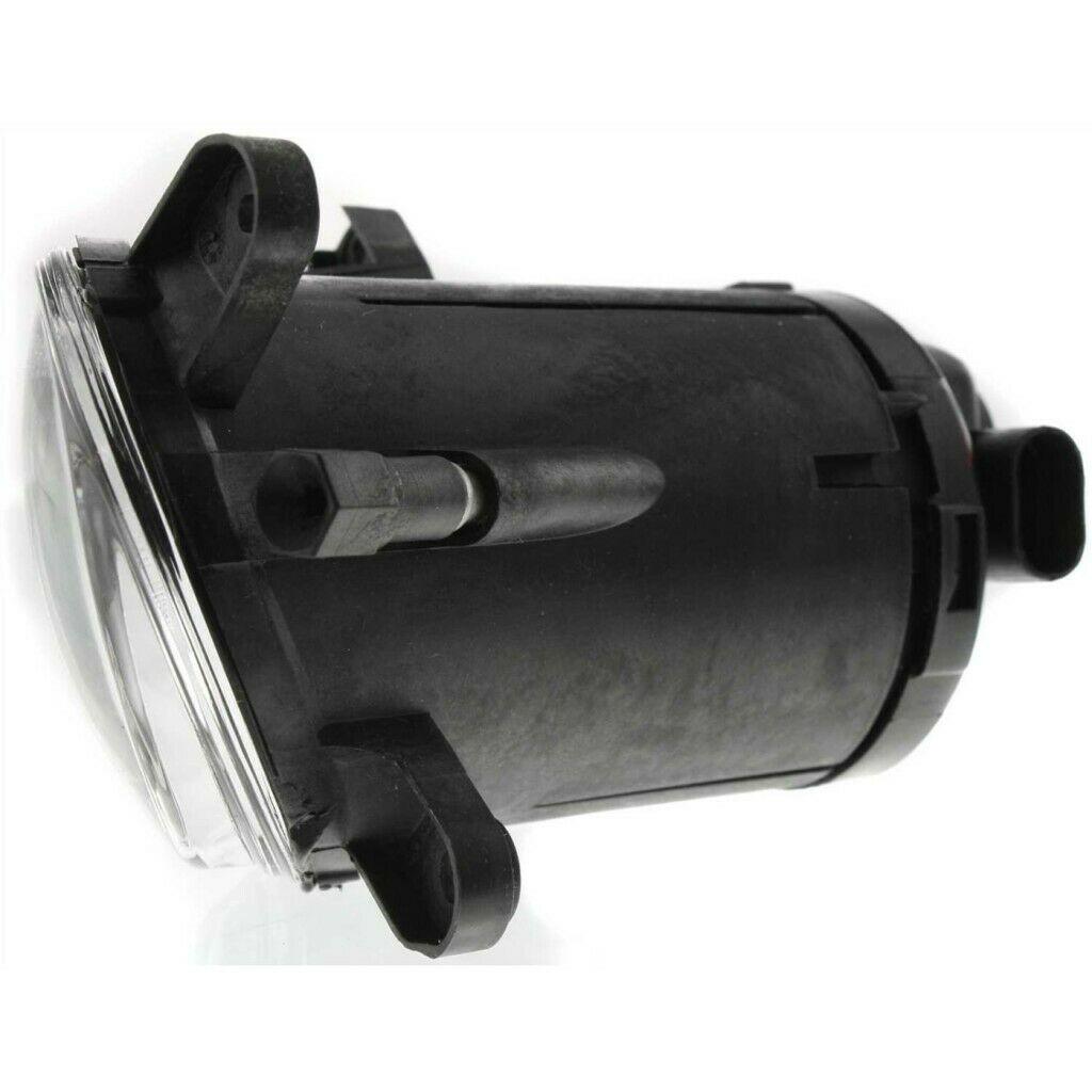2001-2005 Volkswagen Passat Fog Lamp Front Passenger Side Sdn , VW2593108. Angle view for visual reference.